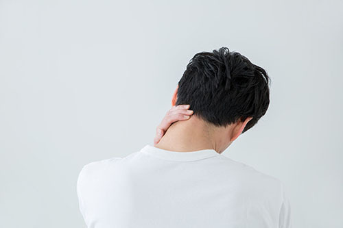 パソコンやスマホなどの前傾姿勢